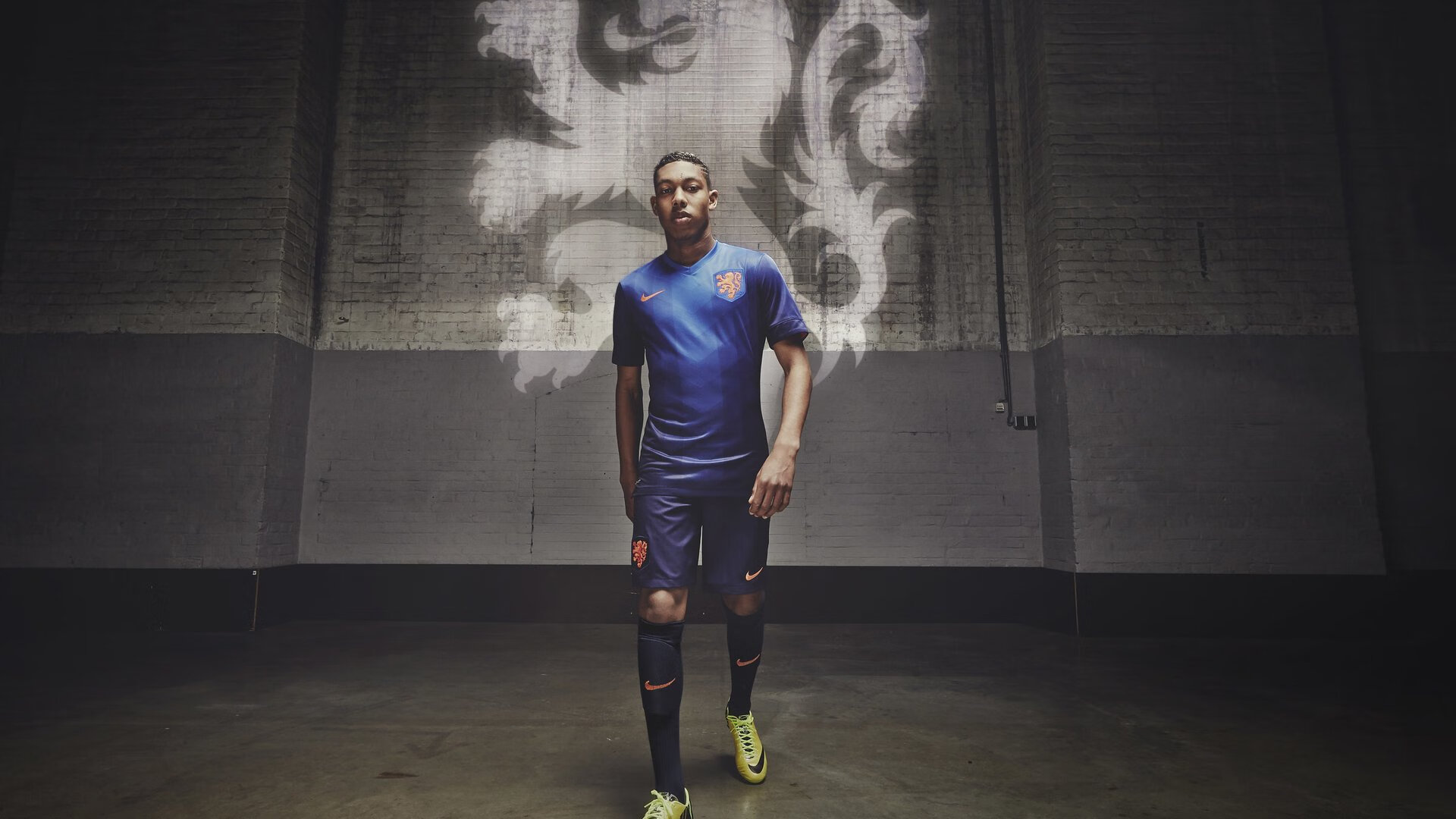 英格兰马术队在巴黎奥运会盛装舞步比赛中获得第八名，展现出色表现。